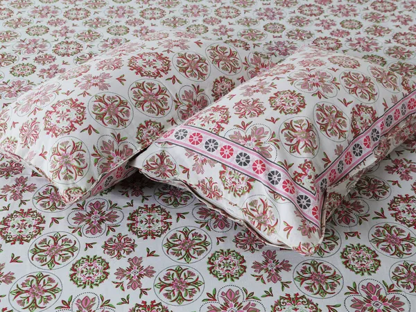 Pink_Cotton_Heritage_Lattice_Double_Bedsheet_With_Pillow_Cover_120X120_Cm